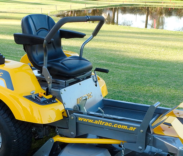 Tractor de corte giro cero. Posición de trabajo.